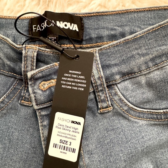 Fashion Nova jean - Picture 3 of 5